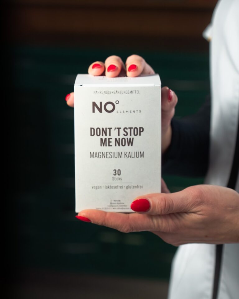 Instagram post from apotheke.wien. This post is in position 3.