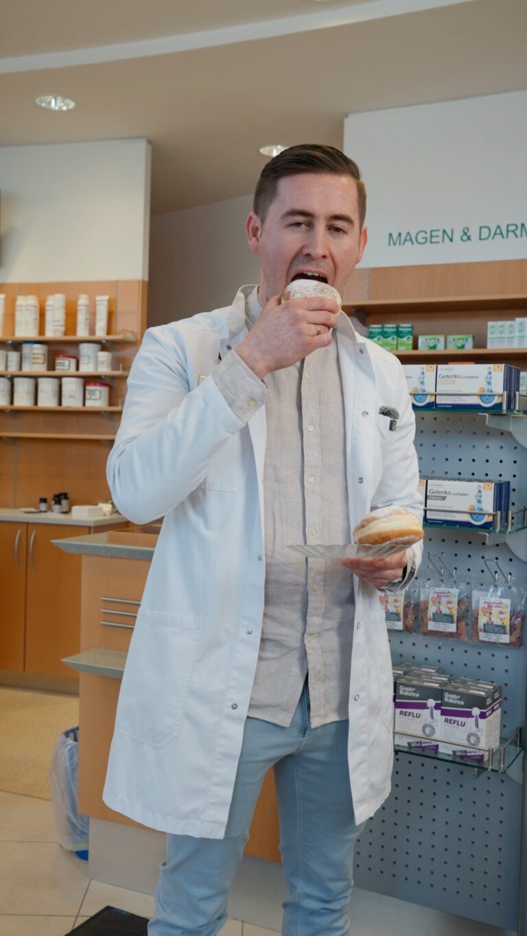 Instagram post from apotheke.wien. This post is in position 3.